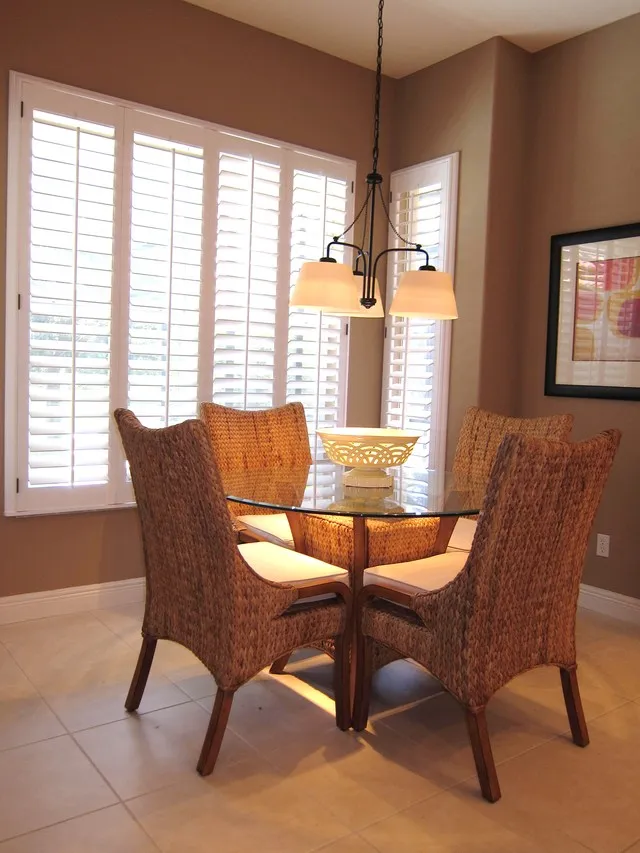 Kitchen Breakfast Nook seats 4/6