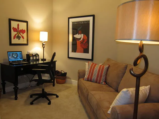 Family Den/Office/Queen Sofa Bed, WIFI and Satellite TV with DVD