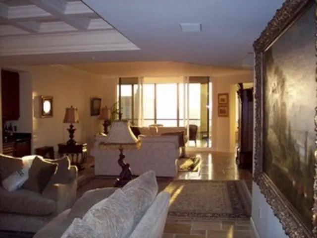GREAT ROOM - WESTERN EXPOSURE