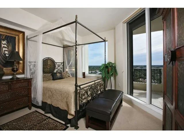 GUEST BEDROOM SUITE II -
QUEEN SIZE SUITE