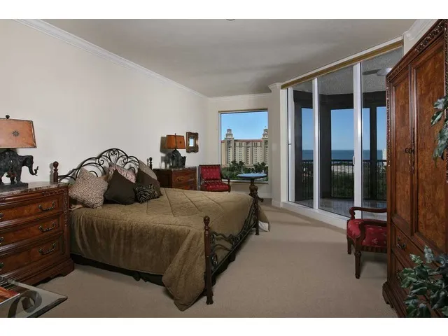 MASTER BEDROOM SUITE