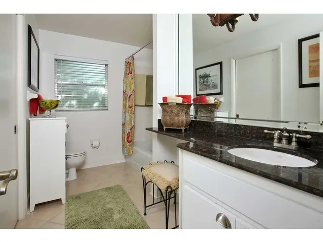 second bath adjoins second bedroom