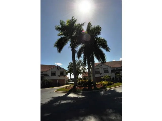 Charming - Close to Downtown - 90 day minimum photo 3