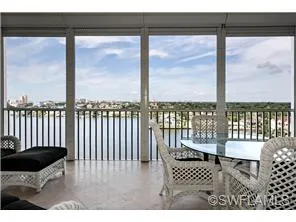 9th floor luxury Regatta condo - endless bay views!