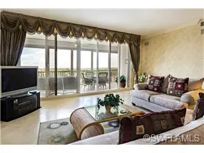 Turnkey furnished with marble floors throughout 