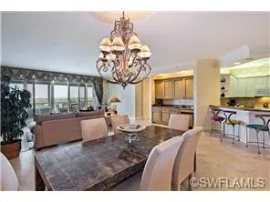 Dining room area adjacent to the kitchen, living room and wet bar