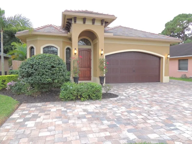 Single Family House with private pool and spa -  less than 1/2 mile to the beach!