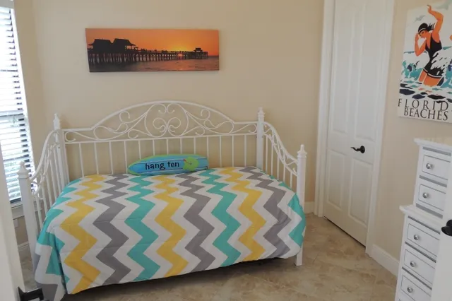 The 4th bedroom / office has a twin trundle (makes 2 twin beds) and a desk with printer & wifi