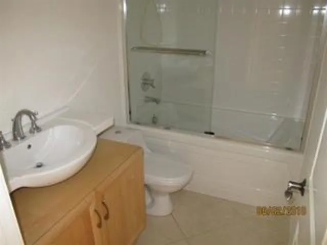 Elegant bath & fixtures