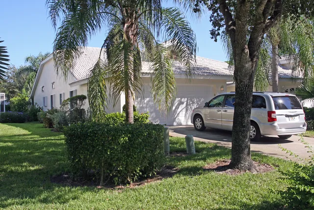Two car garage 1st floor Villa oversize lanai in back overlooking lake. 