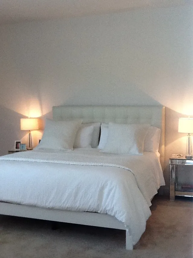 Bedroom with Queen bed