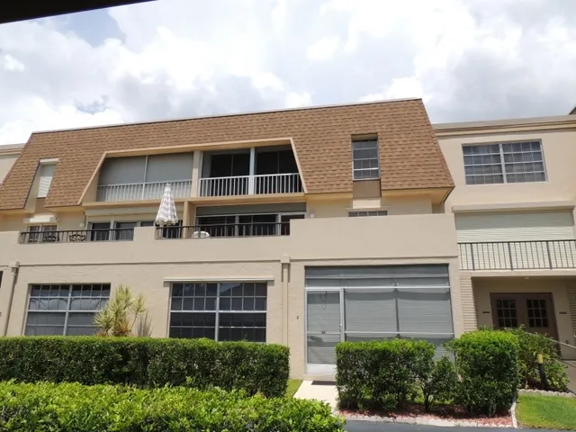 Harborside Terrace located west of 41 & minutes to all Naples has to offer