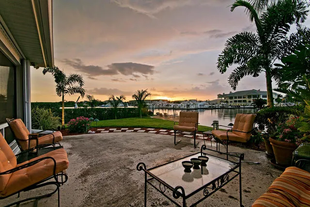 Old Naples Charmer!  Beautiful home on the water! photo 2