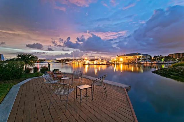 Old Naples Charmer!  Beautiful home on the water! photo 4