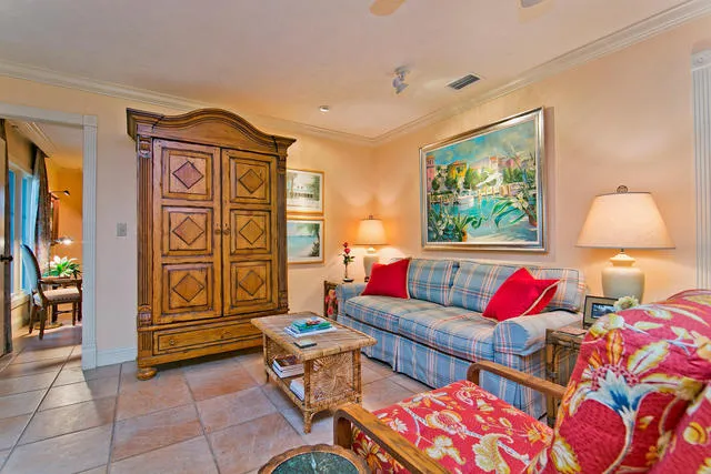 Old Naples Charmer!  Beautiful home on the water! photo 7