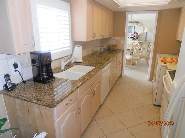 Kitchen area..granite tops.