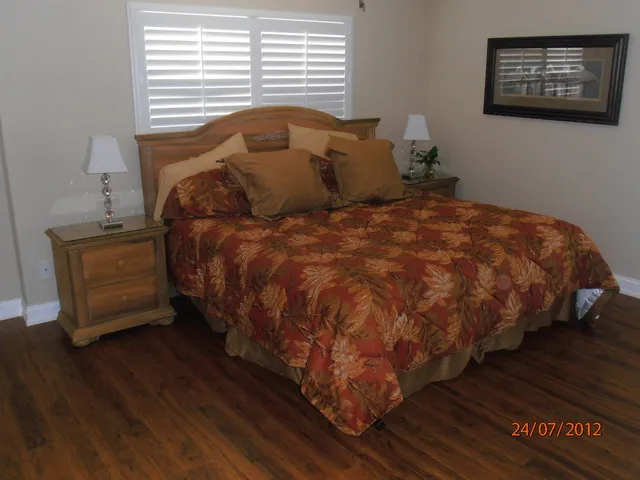 2nd Bedroom, queen size bed.