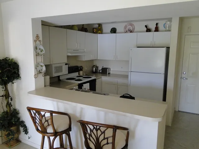Key Royal Condo photo 5