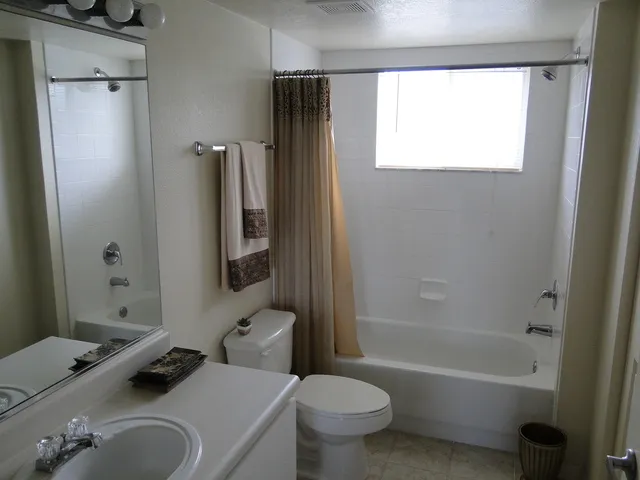 Key Royal Condo photo 10