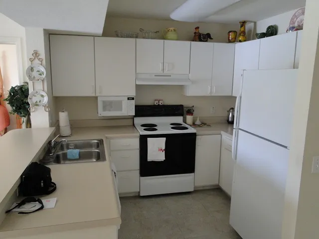 Key Royal Condo photo 12