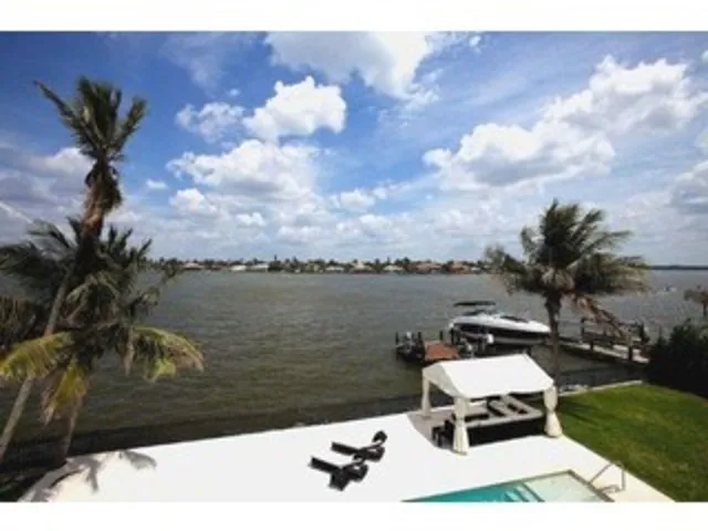 Naples Bayfront w Dock! And Pool! 5 bedroom! photo 3