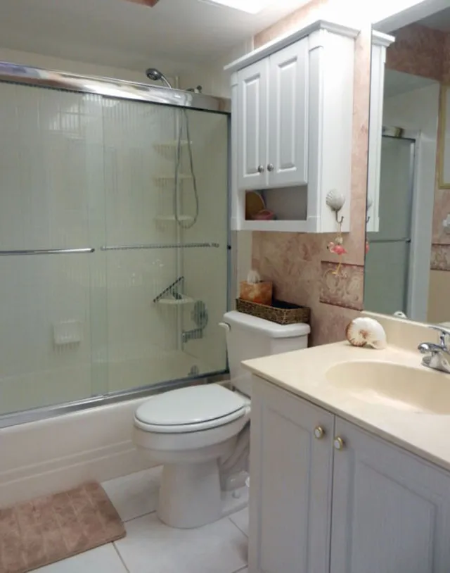 Second bathroom.