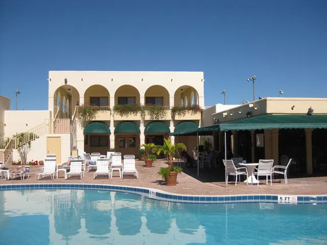 Pool, pro shop, and cafe area.