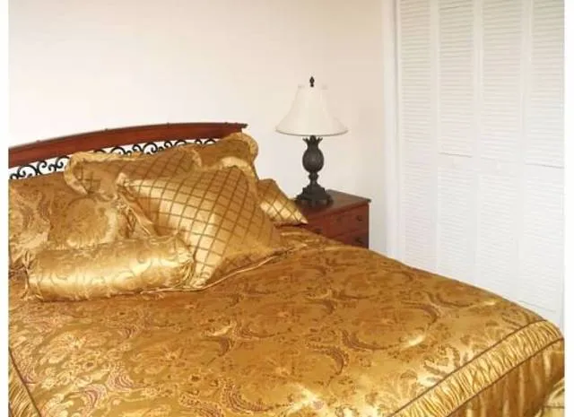 Guest Bedroom with Queen Bed