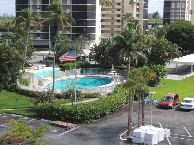 Lanai also has pool views!