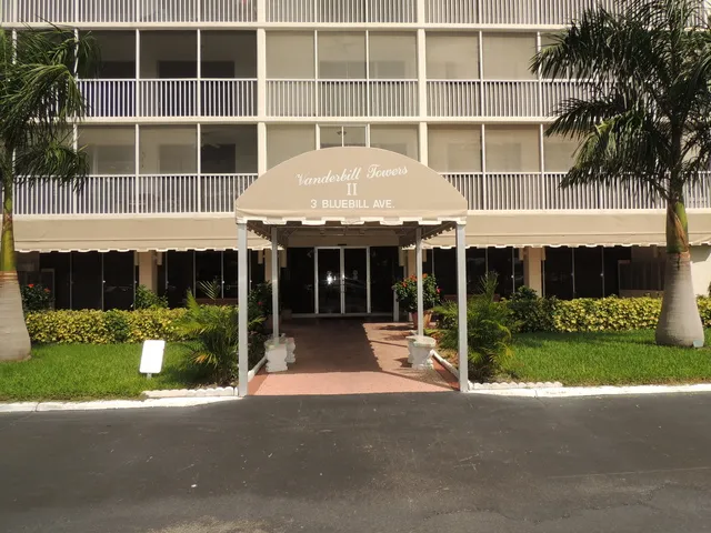 Welcome to Vanderbilt Towers of Vanderbilt Beach 
