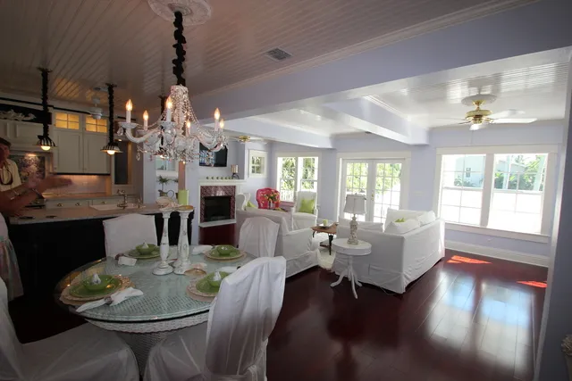 THE PALMS BEACH HOUSE & COTTAGE photo 2