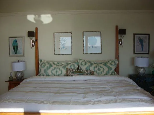 Master king size bed.