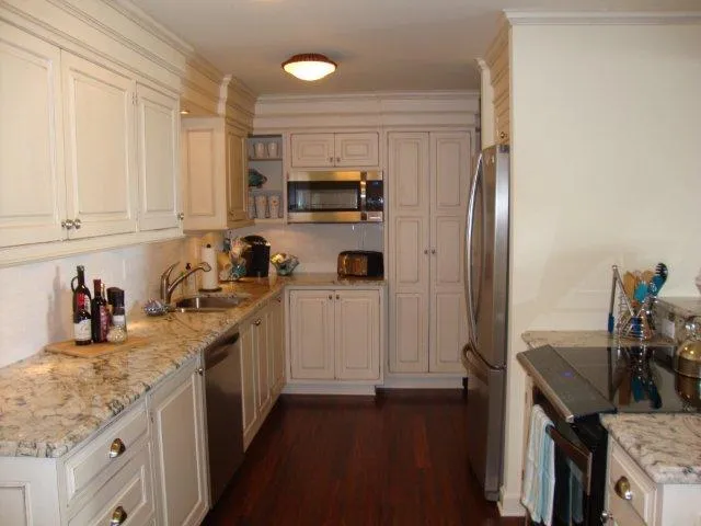 Another kitchen view, fully stocked with everything you need.