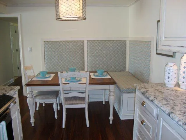 Custom banquette & dining seating.