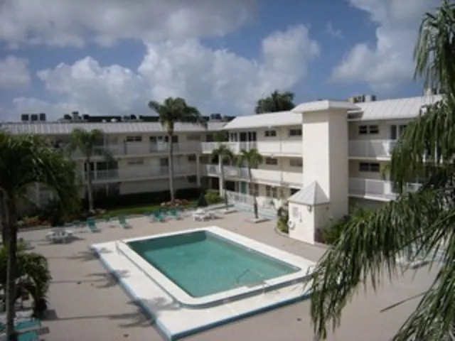 Olde Naples Condo photo 3