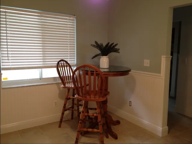 Eat-in kitchen