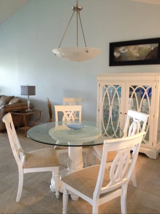 New dining room seats 6