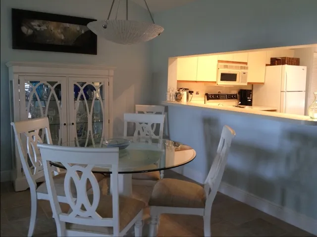 Dining area w/ open kitchen concept