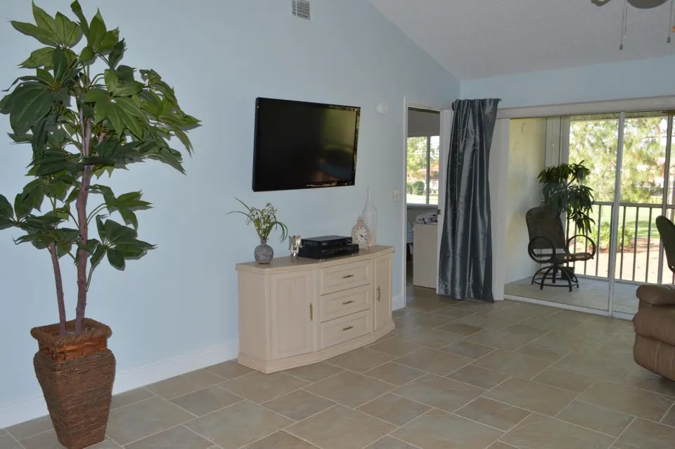 Living room with 40" flat screen tv