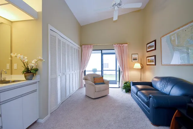 Den or 3rd BR w/ lanai and wet bar