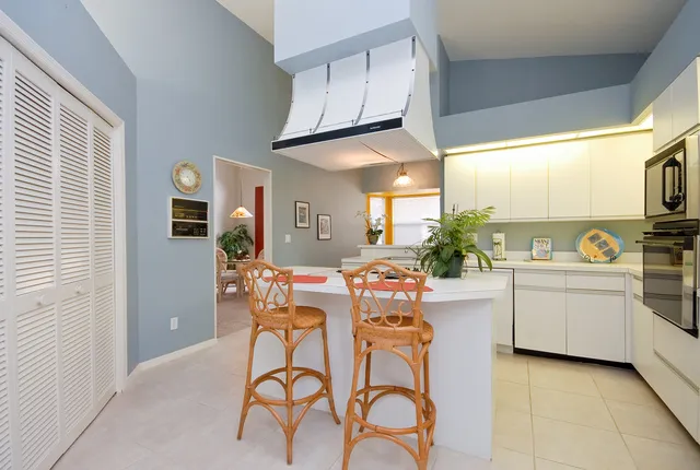 Kitchen with small eating counter AND sunny BF Nook
