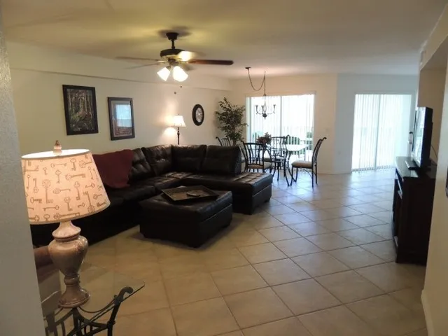 Spacious light and bright