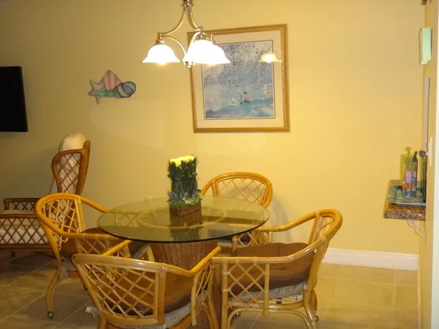 Dining table (6 chairs total)