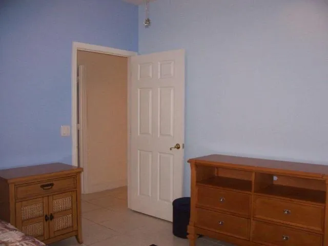 $2500 3 BEDROOM LAKE FRONT CONDO STERLING OAKS photo 6