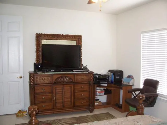 $2500 3 BEDROOM LAKE FRONT CONDO STERLING OAKS photo 12