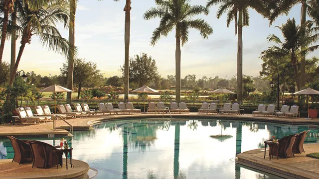 Ritz Carlton pool - Free access with golf membership transfer (condo beyond
