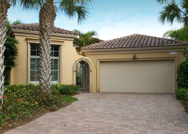 Gorgeous Renovated Mediterra Villa with pool photo 5