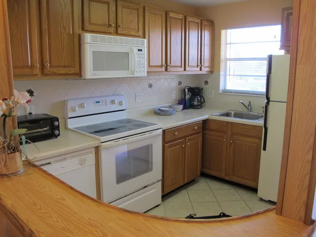 Heart of Naples-Prime location at reasonable price photo 4