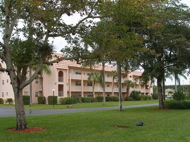 Heart of Naples-Prime location at reasonable price photo 13