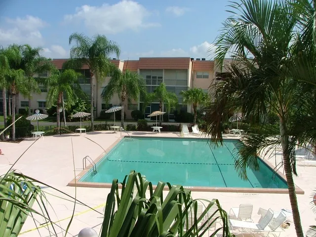 Heart of Naples-Prime location at reasonable price photo 15